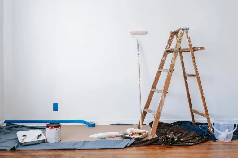 Painting equipment with ladder in empty room