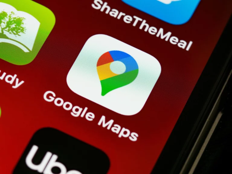 Icône Google Maps sur un écran de smartphone
