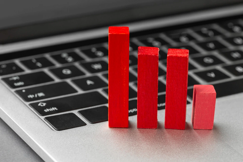Red sticks on a laptop, symbolizing statistics and ROAS.